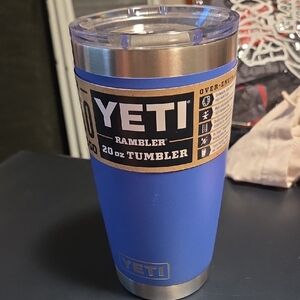 Small Scratch YETI Ultramarine Violet  Rambler 20 oz Tumbler